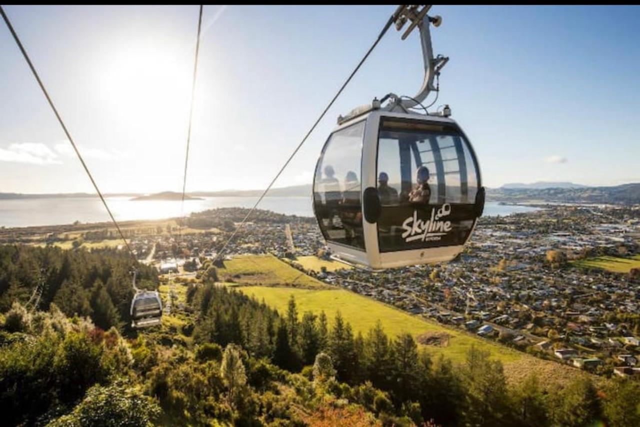Skyline Mountain View Lodge Up To 16 People Rotorua Extérieur photo