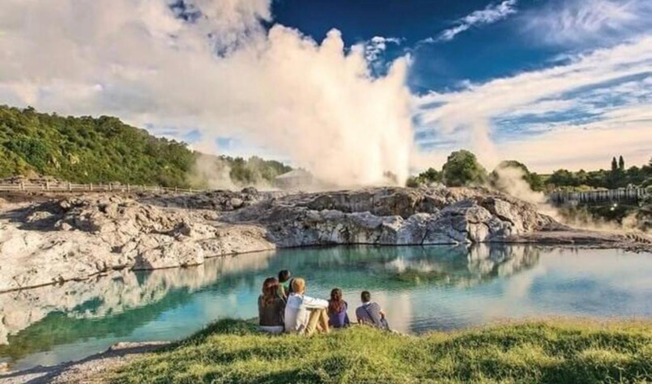 Skyline Mountain View Lodge Up To 16 People Rotorua Extérieur photo